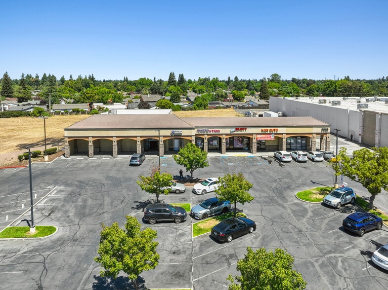 More Photos Of 8363-8383 Folsom Blvd, Sacramento Storefront For Sale