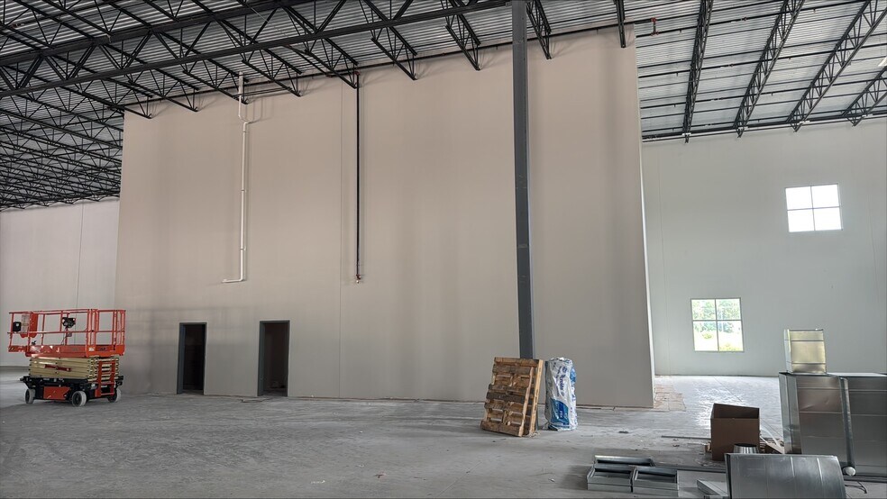More Photos Of 20340 Grassy Branch Rd, Westfield Warehouse For Lease