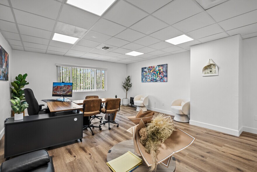 More Photos Of 14530 Hamlin St, Van Nuys Loft Creative Space For Lease