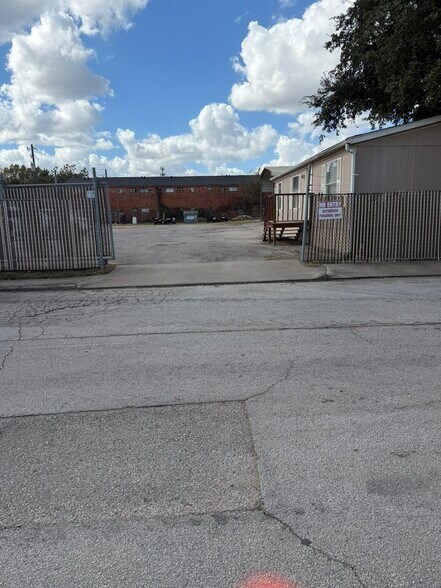 More Photos Of 1706 Clinton Dr, Galena Park Storefront Retail Office For Sale