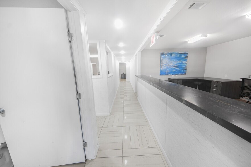 More Photos Of 7030 Bretshire Dr, Houston Medical For Sale