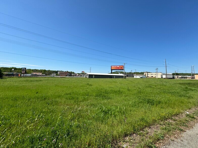 More Photos Of 205 Mimosa Ln, Tahlequah General Retail For Sale