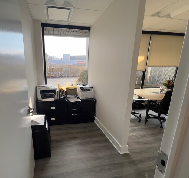 More Photos Of 185-205 Froehlich Farm Blvd, Woodbury Medical For Lease