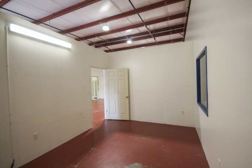 More Photos Of 1020 S Garfield Ave, Loveland Warehouse For Sale