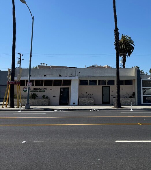 Primary Photo Of 5799 Washington Blvd, Culver City Showroom For Lease