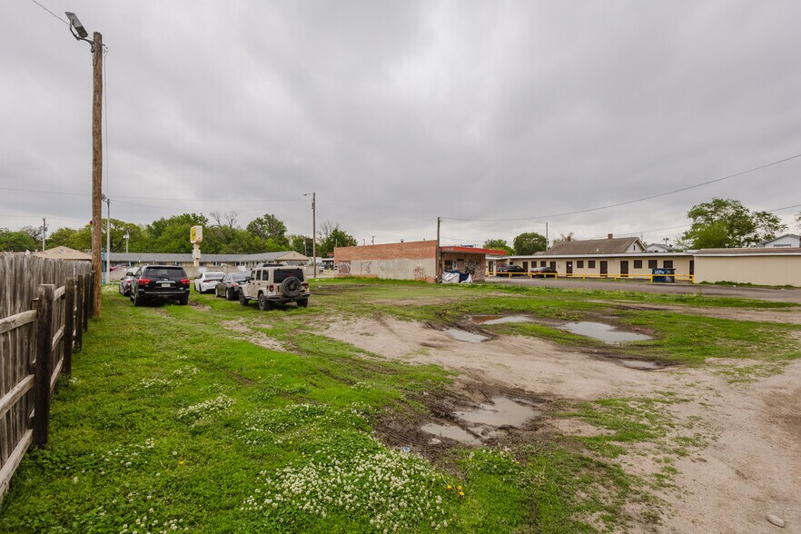 More Photos Of 2033 S Broadway St, Wichita Bar For Sale