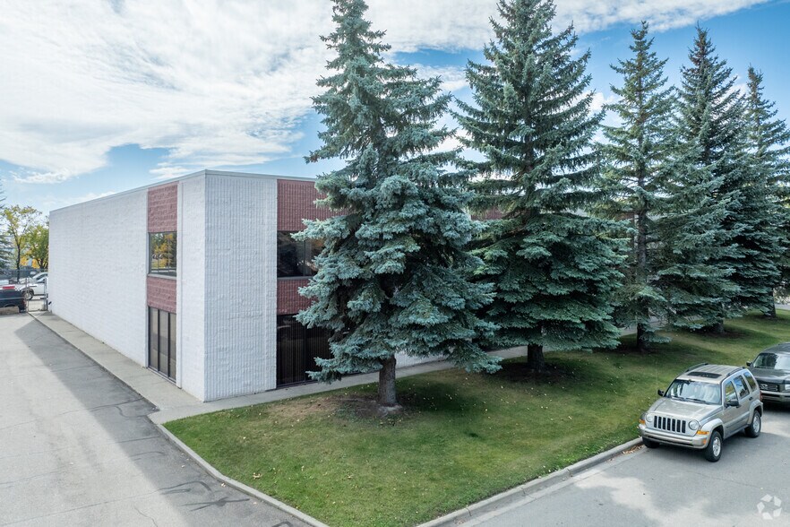 More Photos Of 4275 78th Ave SE, Calgary Manufacturing For Sale