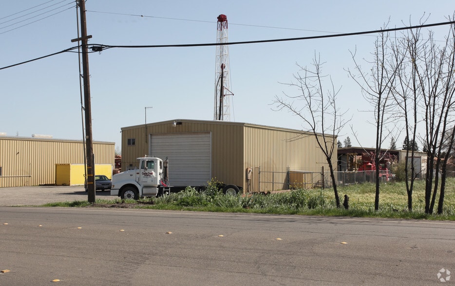 More Photos Of 352-360 W Kentucky Ave, Woodland Warehouse For Lease