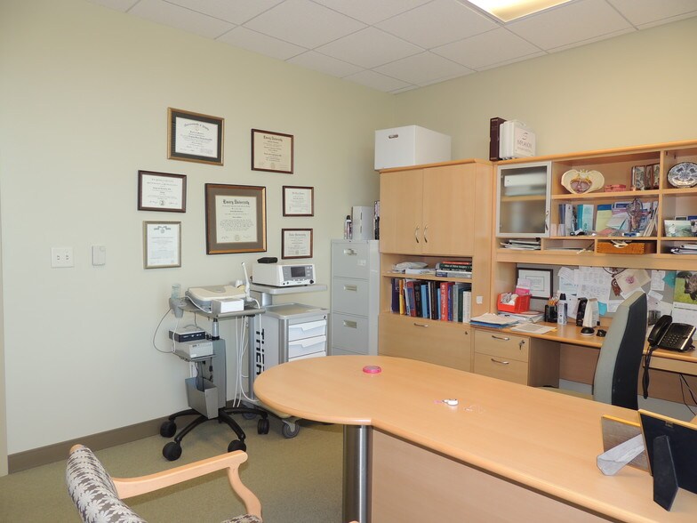 More Photos Of 19465 Deerfield Ave, Lansdowne Medical For Sale