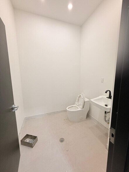 More Photos Of 4529 47th St, Woodside Apartments For Lease