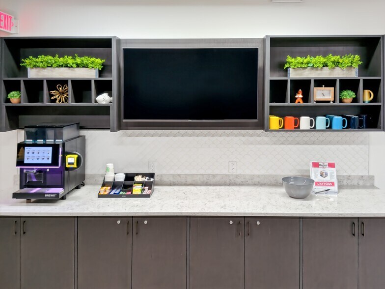 More Photos Of 1574 W Broadway, Madison Coworking Space