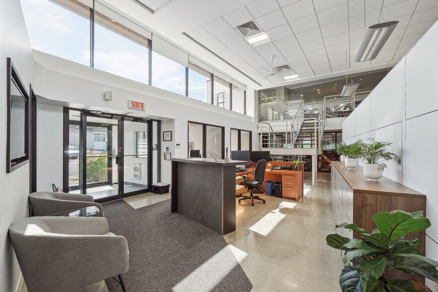 More Photos Of 2119 Rue Sainte-Hélène, Longueuil Office For Lease