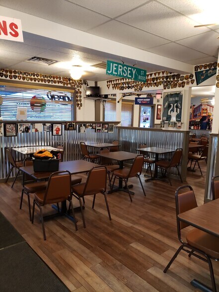 More Photos Of 314-316 Pat Booker Rd, Universal City Restaurant For Sale