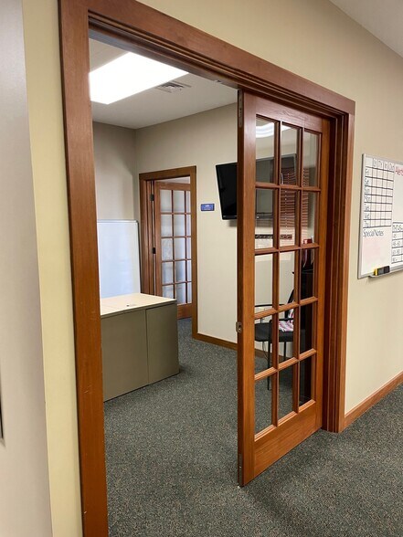 More Photos Of 9071-9079 Stellhorn Crossing Pky, Fort Wayne Office For Lease