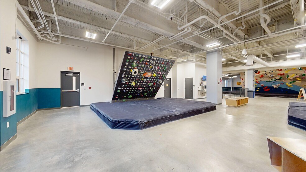 More Photos Of 426 State St, Erie Specialty For Lease