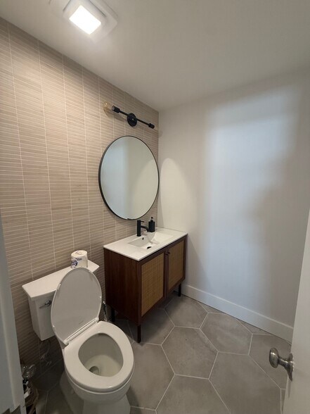 More Photos Of 301 W York St, Savannah Office For Sale