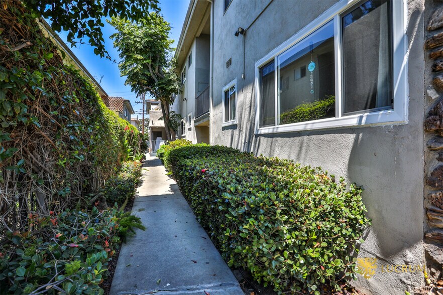 More Photos Of 2015-2021 Chariton St, Los Angeles Apartments For Sale
