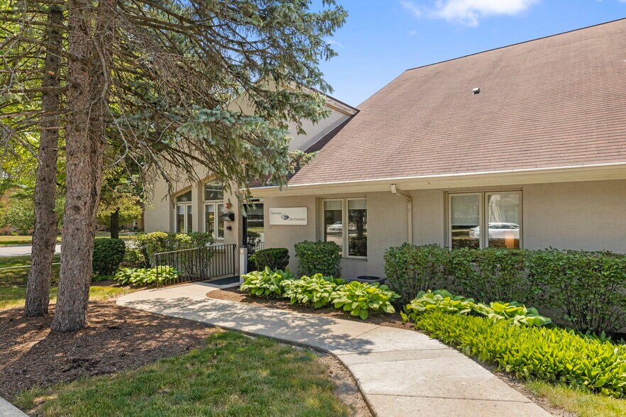 More Photos Of 1538-1590 N Arlington Heights Rd, Arlington Heights Medical For Lease