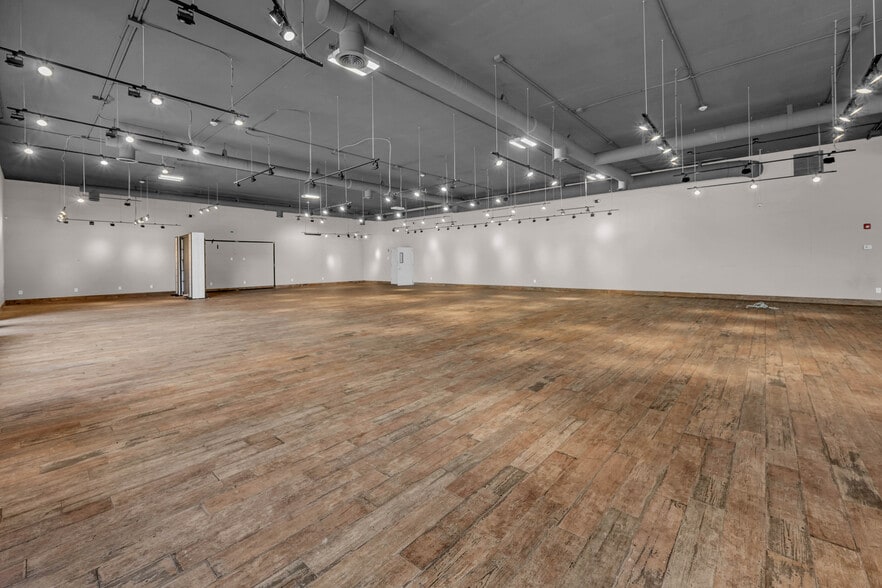 More Photos Of 20 Federal Rd, Brookfield Storefront For Lease