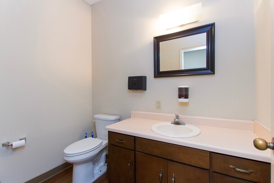 More Photos Of 333 Whitesport Dr, Huntsville Medical For Lease