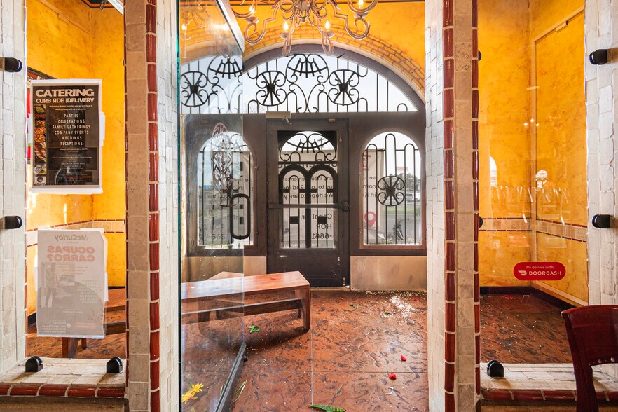 More Photos Of 2807 W 10th Ave, Kennewick General Retail For Sale