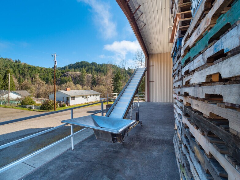 More Photos Of 345 1st St, Elkton Winery Vineyard For Sale