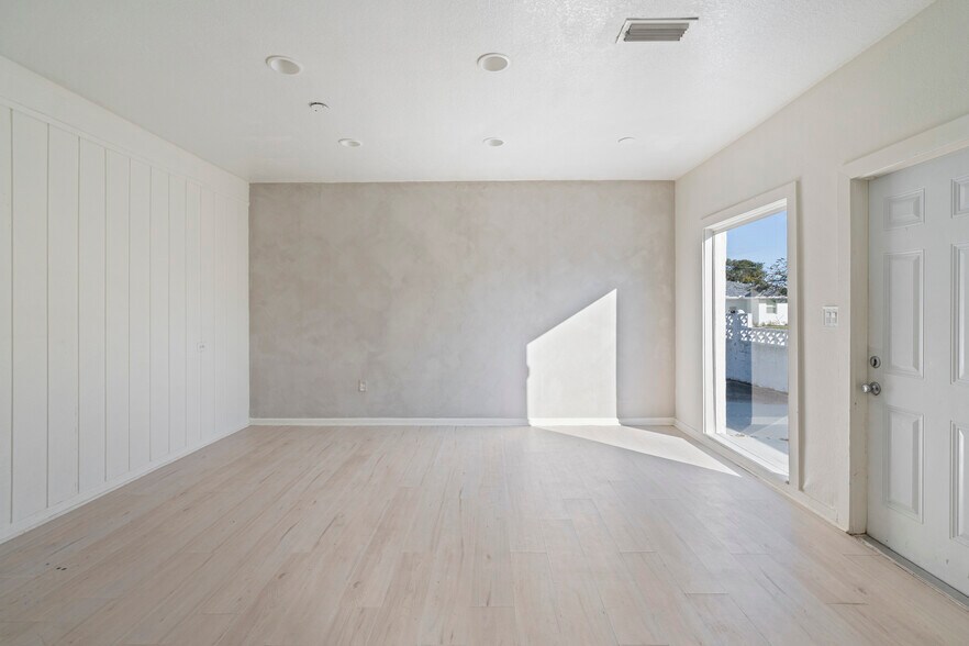 More Photos Of 599 Sherwood Ave, Satellite Beach General Retail For Lease