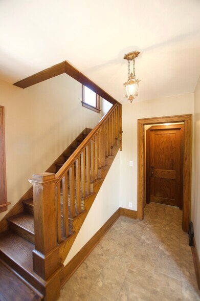 More Photos Of 615 S 1st Ave, Jamestown Office Residential For Lease