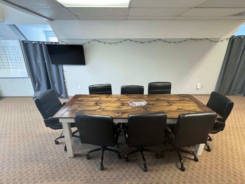 More Photos Of 10 Accountants Cir, Seneca Coworking Space