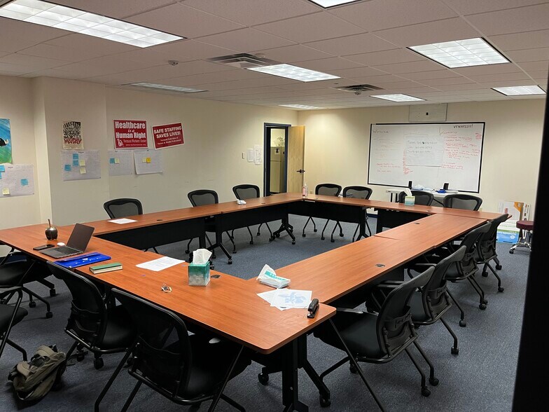 More Photos Of 121-127 Park Ave, Williston Office For Lease