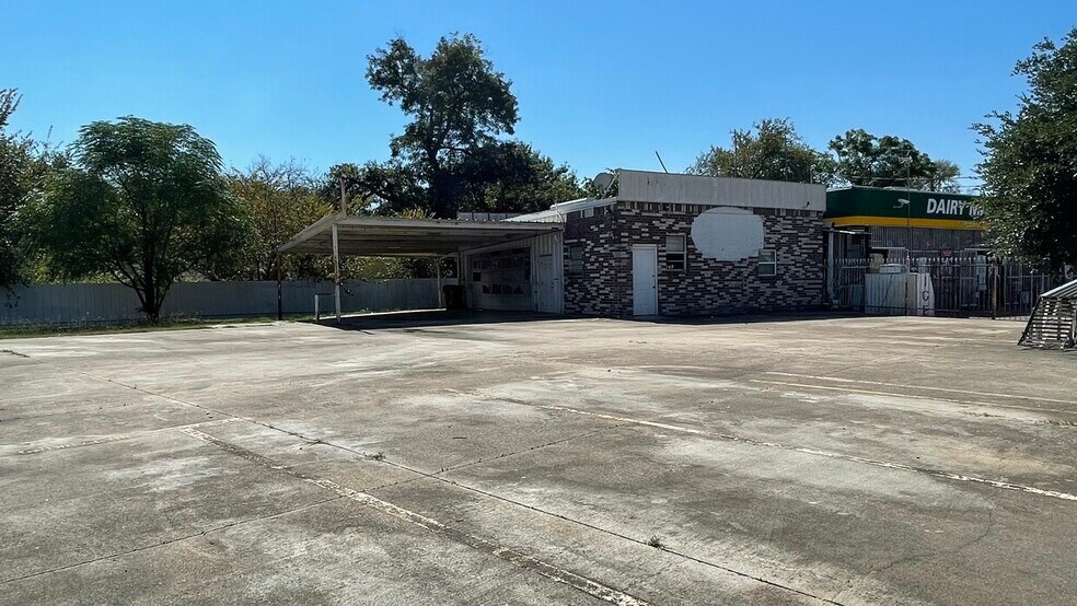 More Photos Of 3614 W Jefferson Blvd, Dallas Office For Sale