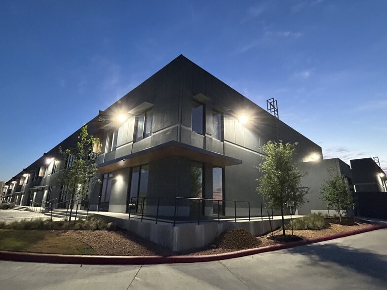 More Photos Of 1433 Chris Ln, Pflugerville Light Distribution For Lease