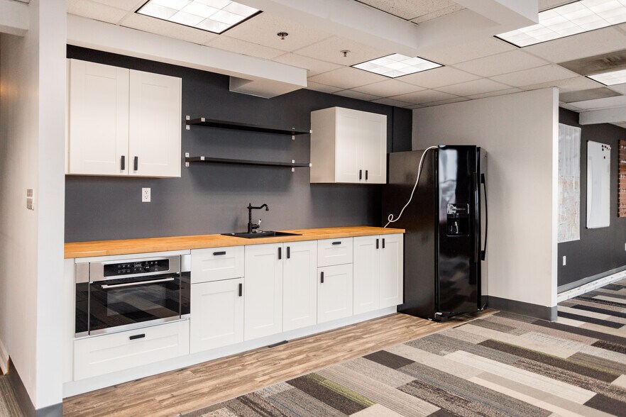 More Photos Of 1300 Broadway St, Detroit Office For Lease