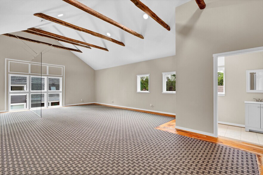 More Photos Of 248 Main St, Farmington Freestanding For Lease