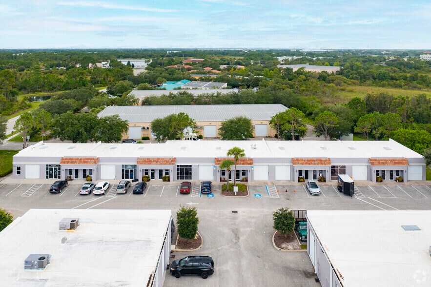 More Photos Of 7353 International Pl, Sarasota Light Distribution For Sale