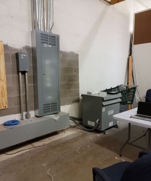 More Photos Of 210 SE Georgia Ave, Sweetwater General Retail For Sale