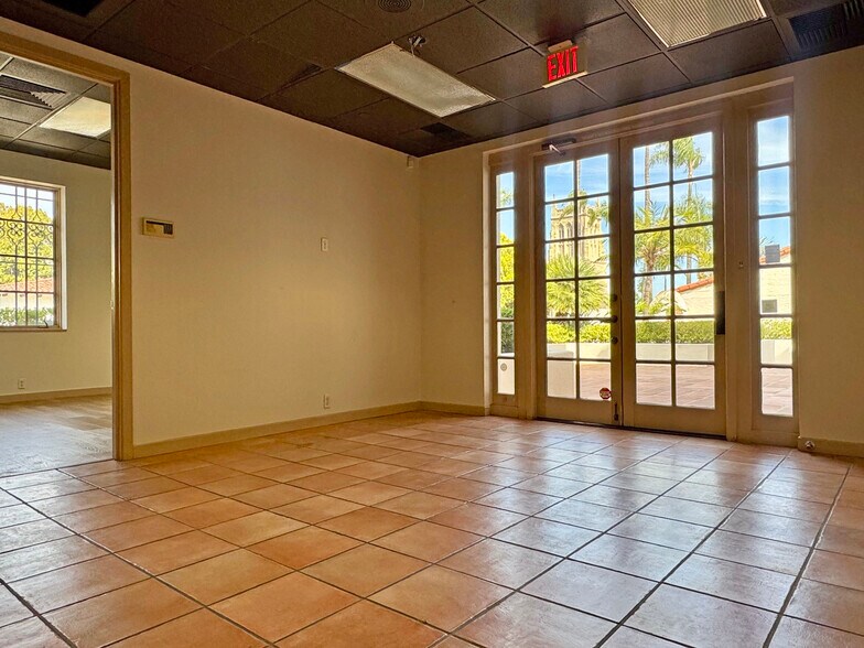 More Photos Of 1525 State St, Santa Barbara Serviced Offices For Sale