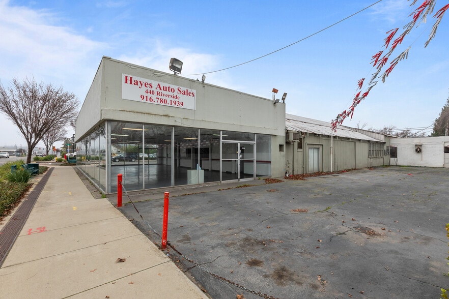 More Photos Of 440 Riverside Ave, Roseville Auto Dealership For Lease
