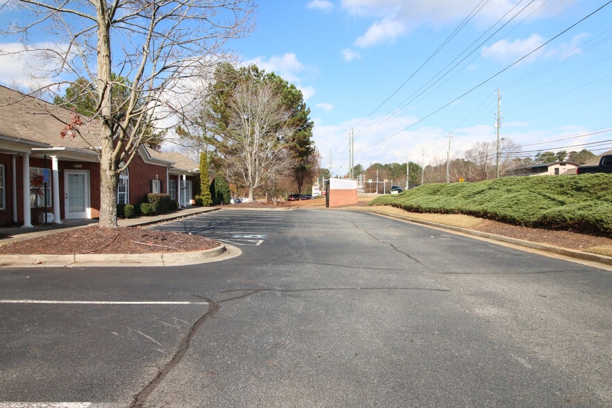 More Photos Of 3459 Acworth Due West Rd, Acworth Office For Sale