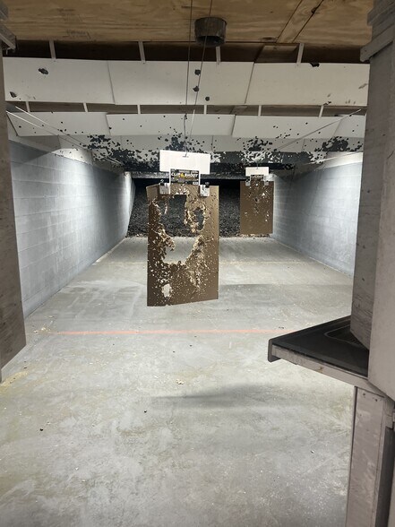 More Photos Of 43 County Road 17, Enterprise Showroom For Sale