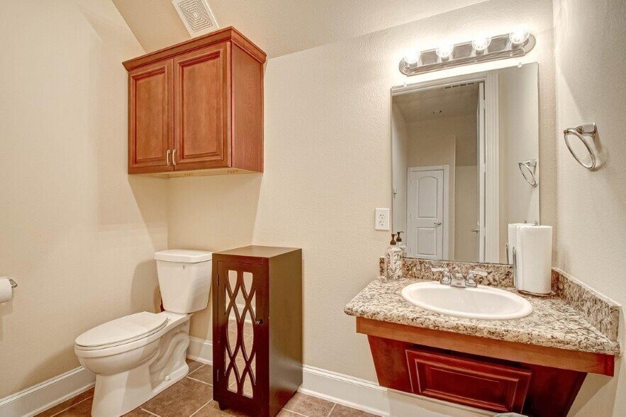 More Photos Of 303 Longmire Rd, Conroe Office For Lease