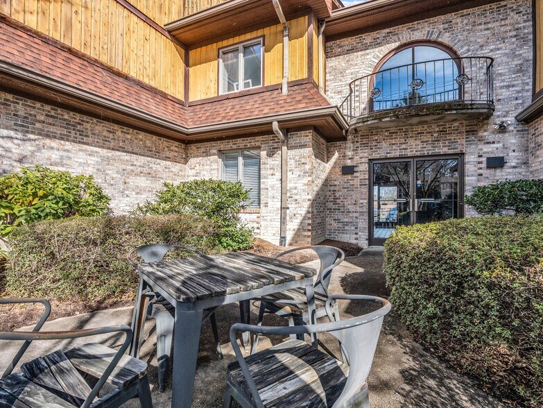 More Photos Of 1612 Asheville Hwy, Hendersonville Office For Sale