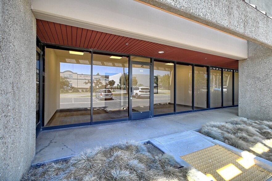 More Photos Of 1891 Goodyear Ave, Ventura Manufacturing For Lease