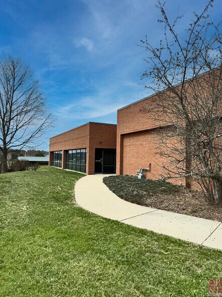 More Photos Of 900 Day Hill Rd, Windsor Flex For Sale