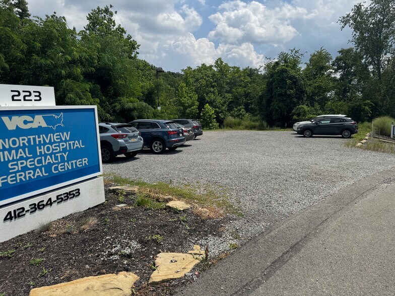 More Photos Of 223 Siebert Rd, Pittsburgh Veterinarian Kennel For Sale