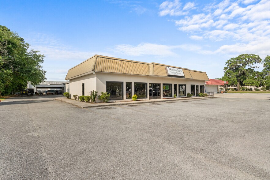 More Photos Of 6 Television Cir, Savannah Freestanding For Lease