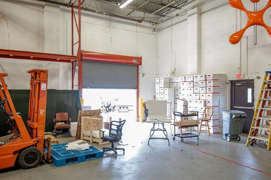 More Photos Of 400 Mack Dr, Croydon Flex For Lease