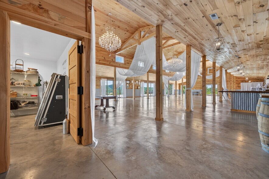 More Photos Of 639 Wagon Wheel Rd, Elk Creek Lodge Meeting Hall For Sale