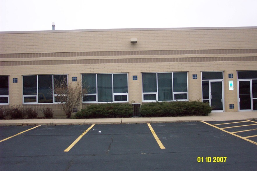 More Photos Of 1277 Naperville Dr, Romeoville Warehouse For Lease