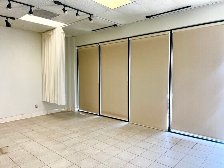 More Photos Of 210 N Western Ave, Los Angeles Storefront For Lease